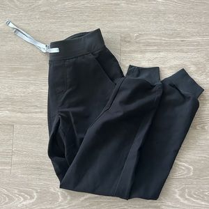 Black small figs joggers